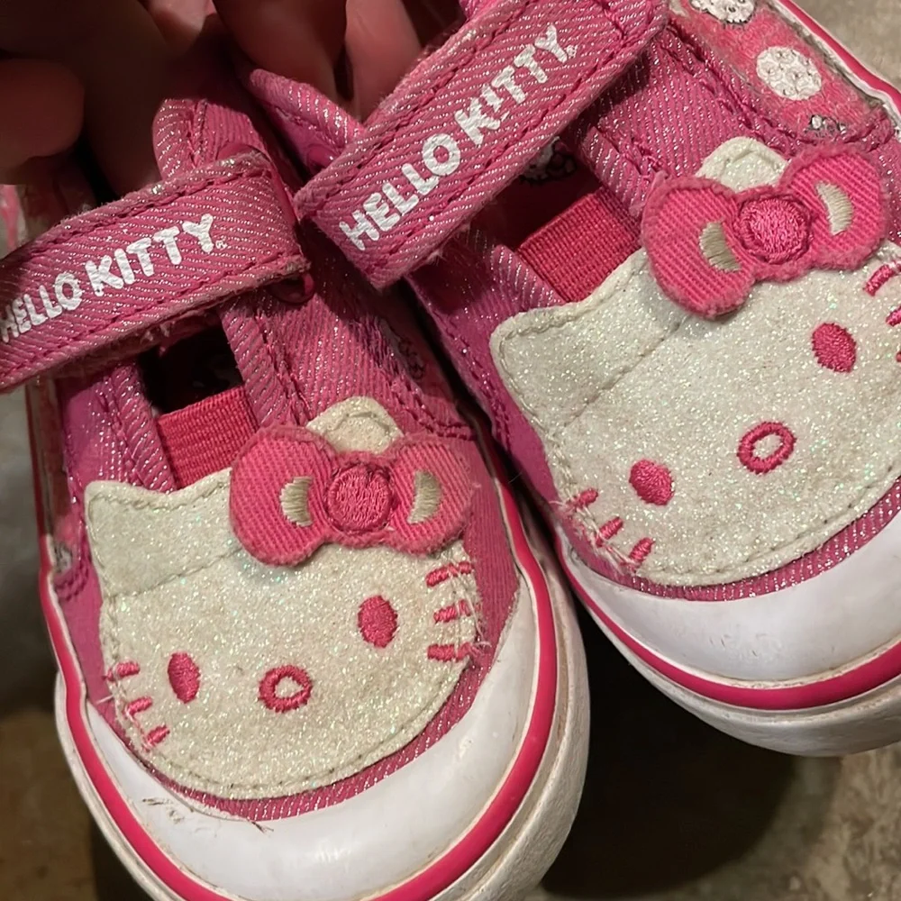 5 for $25🎈Hello kitty keds